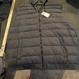 New 3xb polo Ralph Lauren vest grey horse with hoodie. Very nice l!!! Smoke free